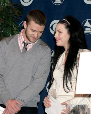 Click to view full size image
==============
Keywords: amy lee;evanescence;49th annual grammy nominations;grammy nominations;music box;red carpet;2006 Keywords: amy lee;evanescence;49th annual grammy nominations;grammy nominations;music box;red carpet;2006