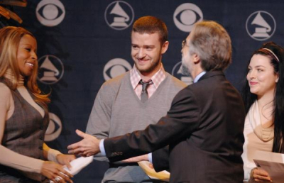 Click to view full size image
==============
Keywords: amy lee;evanescence;49th annual grammy nominations;grammy nominations;music box;red carpet;2006 Keywords: amy lee;evanescence;49th annual grammy nominations;grammy nominations;music box;red carpet;2006