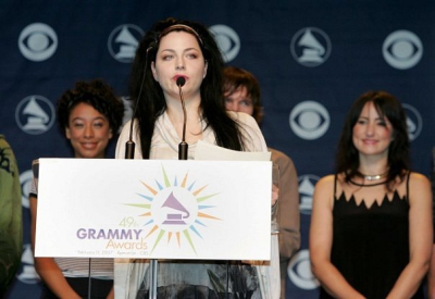 Click to view full size image
==============
Keywords: amy lee;evanescence;49th annual grammy nominations;grammy nominations;music box;red carpet;2006 Keywords: amy lee;evanescence;49th annual grammy nominations;grammy nominations;music box;red carpet;2006