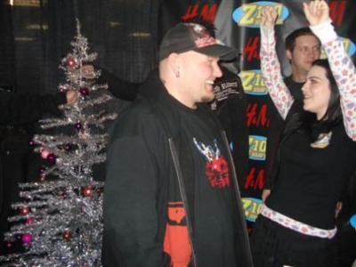 Click to view full size image
==============
Keywords: amy lee;evanescence;jingle ball;jingle ball 2006;hm artist gift lounge;gift lounge;2006 Keywords: amy lee;evanescence;jingle ball;jingle ball 2006;hm artist gift lounge;gift lounge;2006