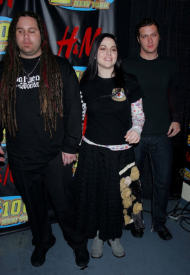 Click to view full size image
==============
Keywords: amy lee;evanescence;jingle ball;jingle ball 2006;hm artist gift lounge;gift lounge;2006 Keywords: amy lee;evanescence;jingle ball;jingle ball 2006;hm artist gift lounge;gift lounge;2006