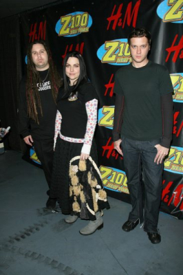 Click to view full size image
==============
Keywords: amy lee;evanescence;jingle ball;jingle ball 2006;hm artist gift lounge;gift lounge;2006 Keywords: amy lee;evanescence;jingle ball;jingle ball 2006;hm artist gift lounge;gift lounge;2006
