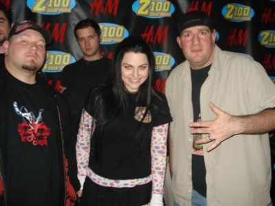 Click to view full size image
==============
Keywords: amy lee;evanescence;jingle ball;jingle ball 2006;hm artist gift lounge;gift lounge;2006 Keywords: amy lee;evanescence;jingle ball;jingle ball 2006;hm artist gift lounge;gift lounge;2006