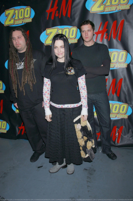 Click to view full size image
==============
Keywords: amy lee;evanescence;jingle ball;jingle ball 2006;hm artist gift lounge;gift lounge;2006 Keywords: amy lee;evanescence;jingle ball;jingle ball 2006;hm artist gift lounge;gift lounge;2006
