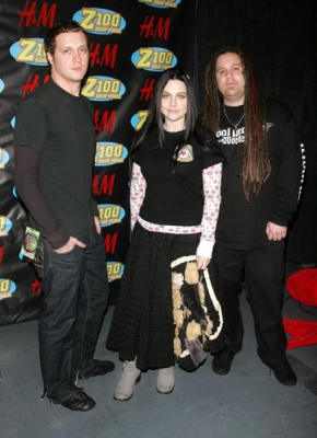 Click to view full size image
==============
Keywords: amy lee;evanescence;jingle ball;jingle ball 2006;hm artist gift lounge;gift lounge;2006 Keywords: amy lee;evanescence;jingle ball;jingle ball 2006;hm artist gift lounge;gift lounge;2006