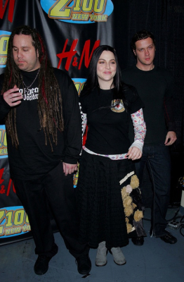 Click to view full size image
==============
Keywords: amy lee;evanescence;jingle ball;jingle ball 2006;hm artist gift lounge;gift lounge;2006 Keywords: amy lee;evanescence;jingle ball;jingle ball 2006;hm artist gift lounge;gift lounge;2006