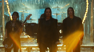 Keywords: amy lee;amy photos;amy pic;fight like a girl;flag