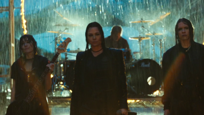 Keywords: amy lee;amy photos;amy pic;fight like a girl;flag