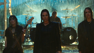 Keywords: amy lee;amy photos;amy pic;fight like a girl;flag
