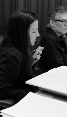 Dave Eggar has confirmed he recorded string sections for the upcoming Evanescence album
Keywords: evanescence;Ev5;Dave Egga;Susie Benc