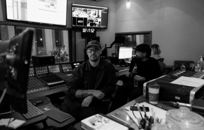 Dave Eggar has confirmed he recorded string sections for the upcoming Evanescence album
Keywords: evanescence;Ev5;Dave Egga;Susie Benc